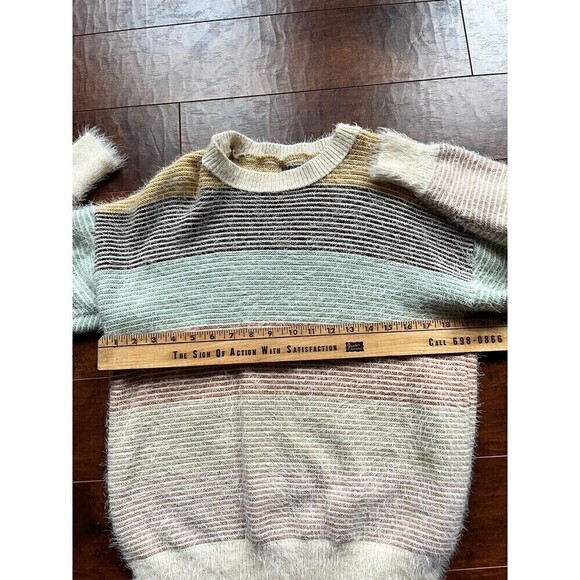 On Blue Colorful Casual Eyelet Pull Over Sweater Womens READ BELOW - Picture 3 of 5